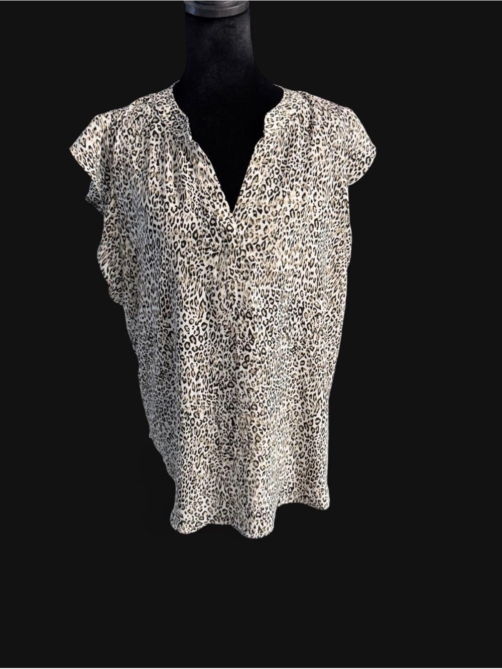 Vince Camuto Leopard Print Split Neck Blouse Women’s Large Short Sleeve Relaxed - Picture 2 of 5